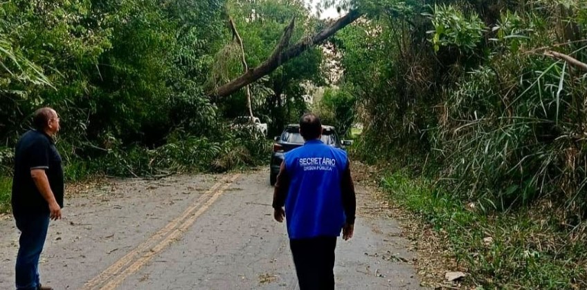 Prefeitura de Pinheiral mantém força-tarefa para atender ocorrências causadas por ventania