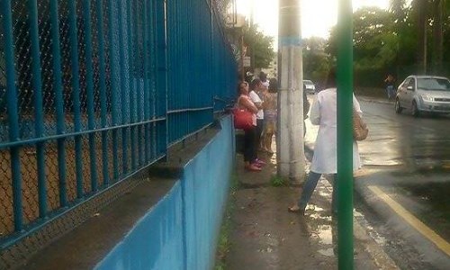 BM: Moradores da Estamparia reclamam de ponto de ônibus sem cobertura