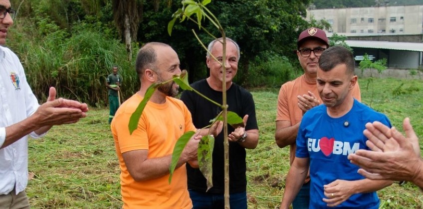 Arborização na Albo Chiesse leva Barra Mansa à marca de 400 mudas plantadas