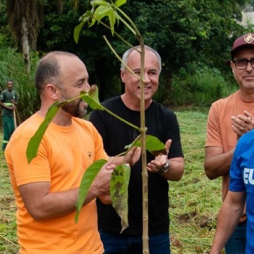 Arborização na Albo Chiesse leva Barra Mansa à marca de 400 mudas plantadas