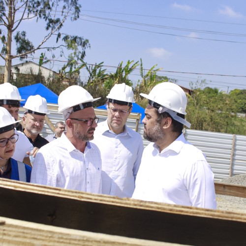 Prefeito de Quatis recebe governador para visita na obra de construção do Hospital Municipal