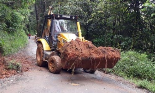 Estrada que liga Maromba a Maringá recebe serviços de limpeza e manutenção