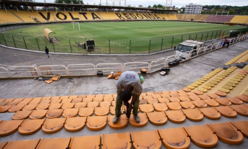 Estádio da Cidadania, em Volta Redonda, terá gramado renovado para jogo entre Portuguesa e Flamengo 