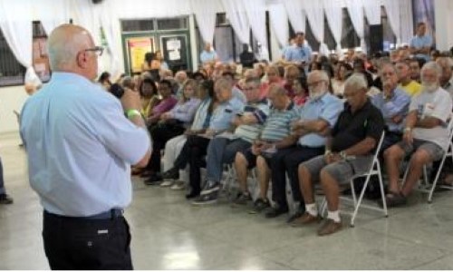 Aposentados comparecem à assembleia para apoiar diretoria da AAP-VR