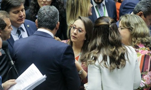 Deputada Renata Abreu monta operação para garantir mais proteção às mulheres