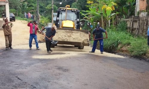 BM: Obras de asfaltamento avançam na subida do bairro Abelhas II
