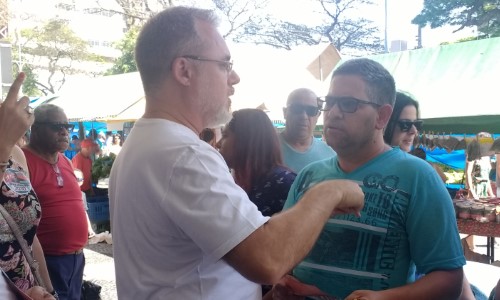 Benevenuto faz campanha nas ruas de Volta Redonda