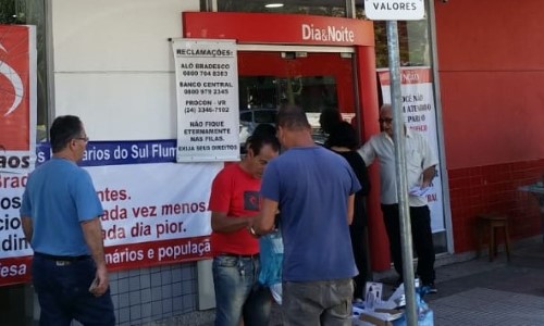 Sindicato cobra o fim das excessivas filas do Bradesco causadas por falta de funcionários