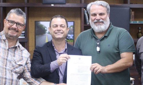 Prefeito de Piraí assina convênio com o DER