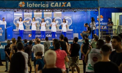 Caminhão da Sorte realiza sorteios em Volta Redonda