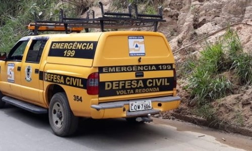 Fiscalização de Transporte e Defesa Civil de VR inspecionam locais de queda de barreiras