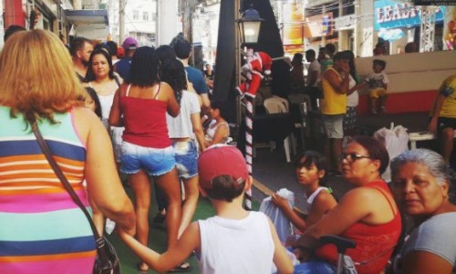 Consumidores de BM aprovam abertura do comércio no domingo