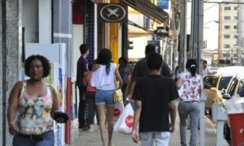 Domingo, 11, véspera do Dia dos Namorados, terá lojas abertas e atrações no Centro de BM