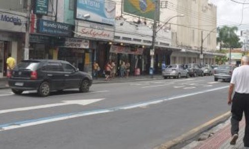 Comércio de BM funcionará em horário especial em dezembro