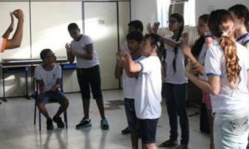 BM: Mãos que encantam: Coral de Libras do Projeto Música nas Escolas é ferramenta de inclusão