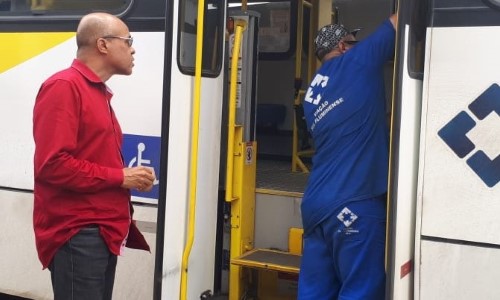 Vereador de VR fiscaliza funcionamento de rampas de acessibilidade em ônibus