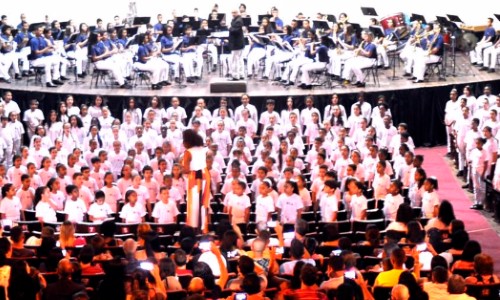Concerto natalino encanta plateia no Cine 9 de abril em VR