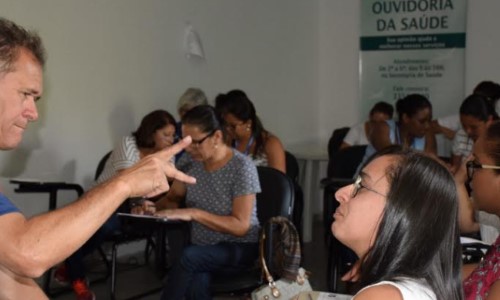 Recepcionistas da saúde aprendem Libras em Resende