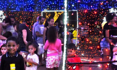 Decoração de Natal é inaugurada em VR