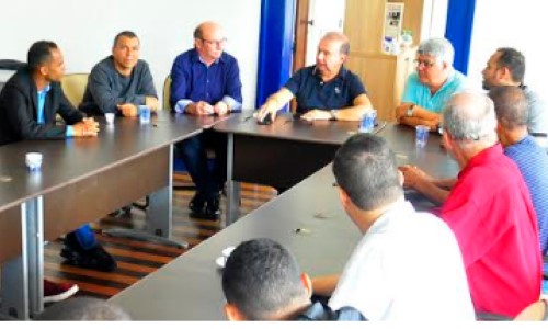 Prefeito de Angra recebe moradores da Monsuaba