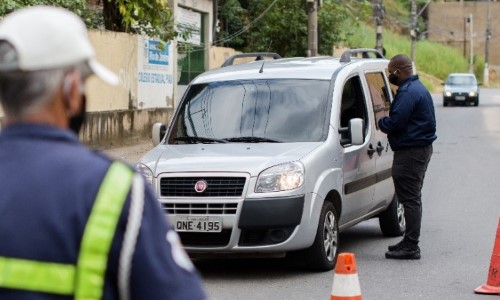  Volta Redonda aborda mais de 140 mil veículos nos acessos de entrada do município