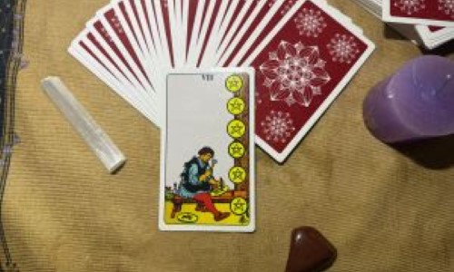 Tarot de Fevereiro: a força da constância para construir resultados reais