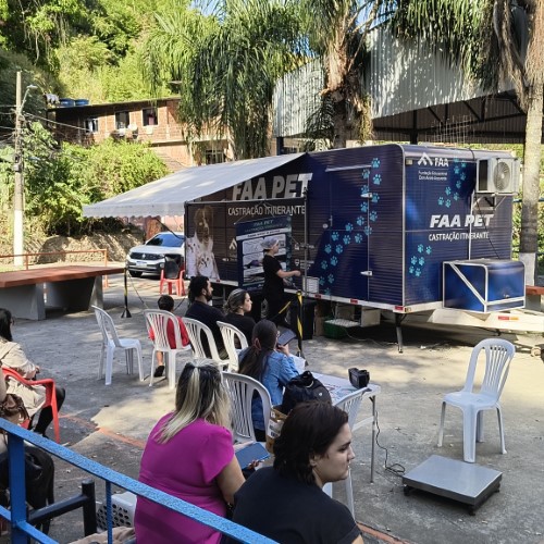 Castração de cães e gatos é realizada gratuitamente em unidade móvel em Barra Mansa