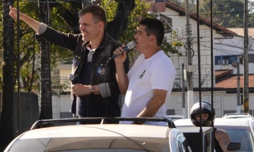 Delegado Antonio Furtado faz carreata em Volta Redonda