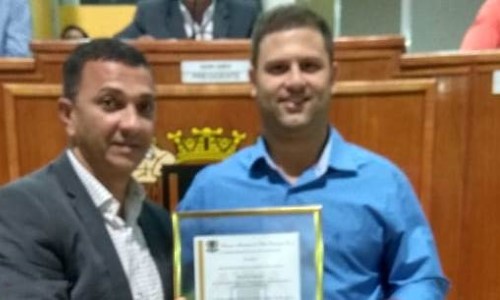 Vereador de VR homenageia revista Por Aqui pelos seus 10 anos