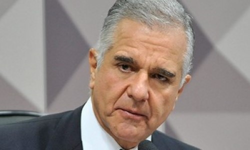 Deputado Júlio Lopes propõe criação de aplicado para comparar em tempo real preço de combustíveis, mercado e farmácias
