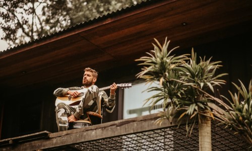 Mau Mau do BBB11 e sua nova fase na Rádio Real FM em Resende: autenticidade, humor e conexão no ar