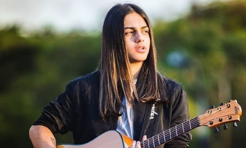 Neto Junqueira, finalista do The Voice Kids, realiza pocket show em VR