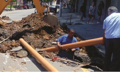 Saae-VR realiza interligação de rede de esgoto no bairro 249