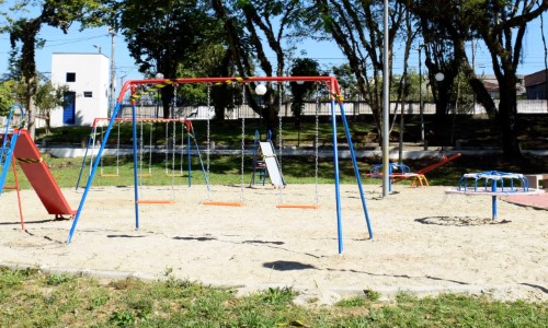 Prefeitura instala novos parques infantis em Resende