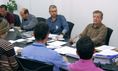 Prefeito de BM analisa pontos principais para readequação do pátio de manobras