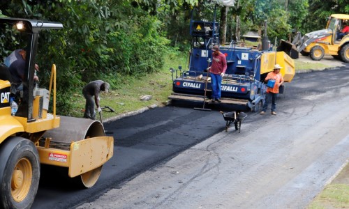 Serviço de Asfaltamento: equipes continuam trabalho em Penedo