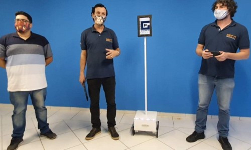 Piraí desenvolve protótipo de robô para aproximar pacientes internados com Covid-19 de famílias