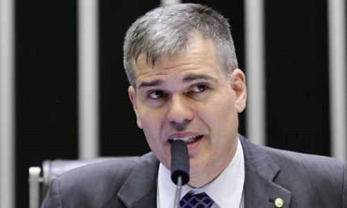 Deputado Antonio Furtado propõe mudanças na exposição da validade dos produtos