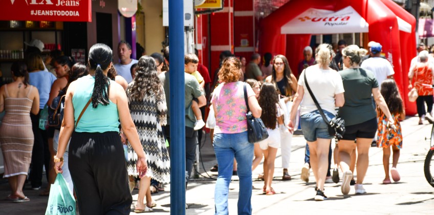 Sábado de Compras movimenta comércio de Resende na véspera do Dia das Mães