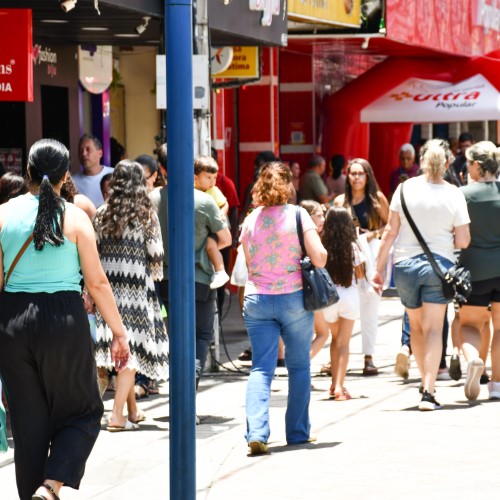 Sábado de Compras movimenta comércio de Resende na véspera do Dia das Mães