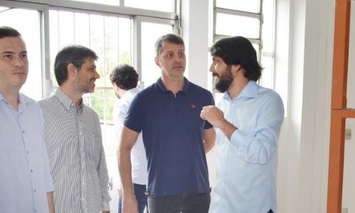 Prefeito de Volta Redonda visita obras do Hospital Santa Margarida