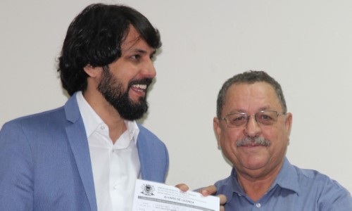 Prefeito de VR oficializa desburocratização para alvarás de Igrejas e Templos