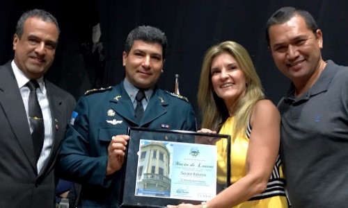 Vereadora de Resende entrega moção ao Comandante do 37º Batalhão
