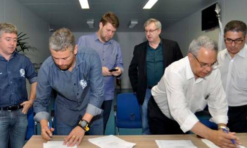 Prefeito de BM assina protocolo para instalação do Parque Tecnológico