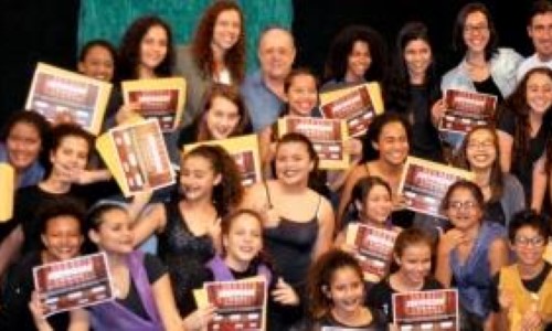 Prefeitura de Angra forma 60 alunos em curso de teatro