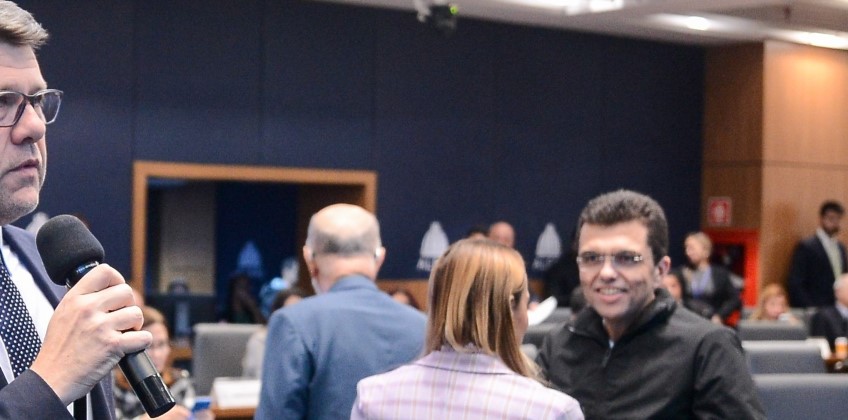 Alerj aprova projeto de Gustavo Tutuca que amplia licença para servidores com filhos com deficiência ou doença rara