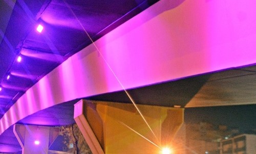 VR: Viaduto Prefeito Sávio Gama recebe iluminação especial em referência ao Outubro Rosa
