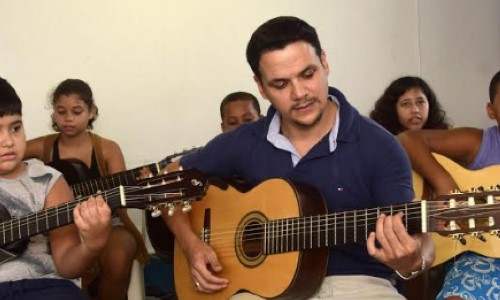 Fundação promove oficina de viola caipira para moradores de Mauá