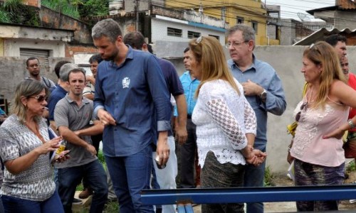 Prefeito de Barra Mansa vistoria obras inacabadas