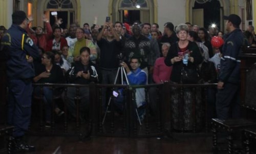 Vereadores de BM aprovam prosseguimento da comissão que investiga prefeito afastado
